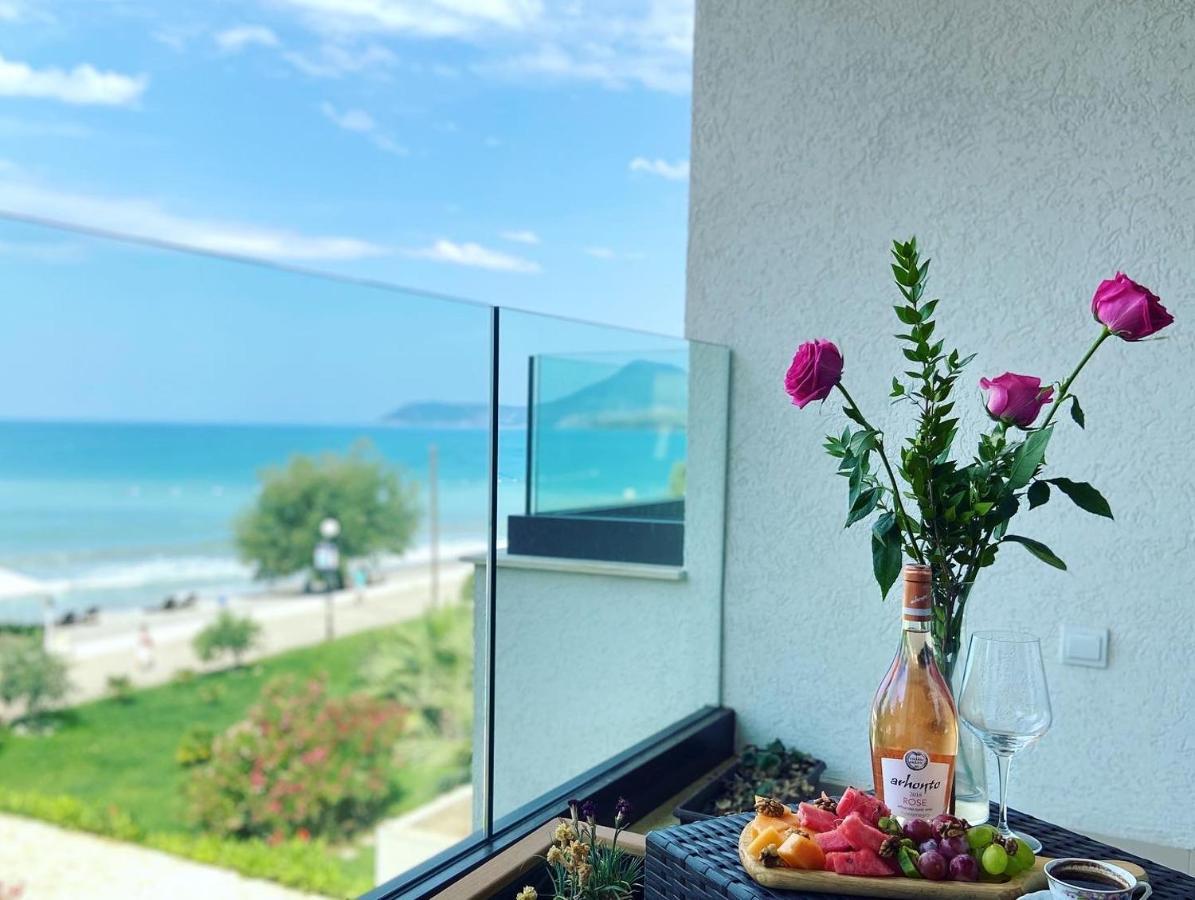 Apartments Kuce Lekovica Beach & Snack Bar- Bistro Esterno foto