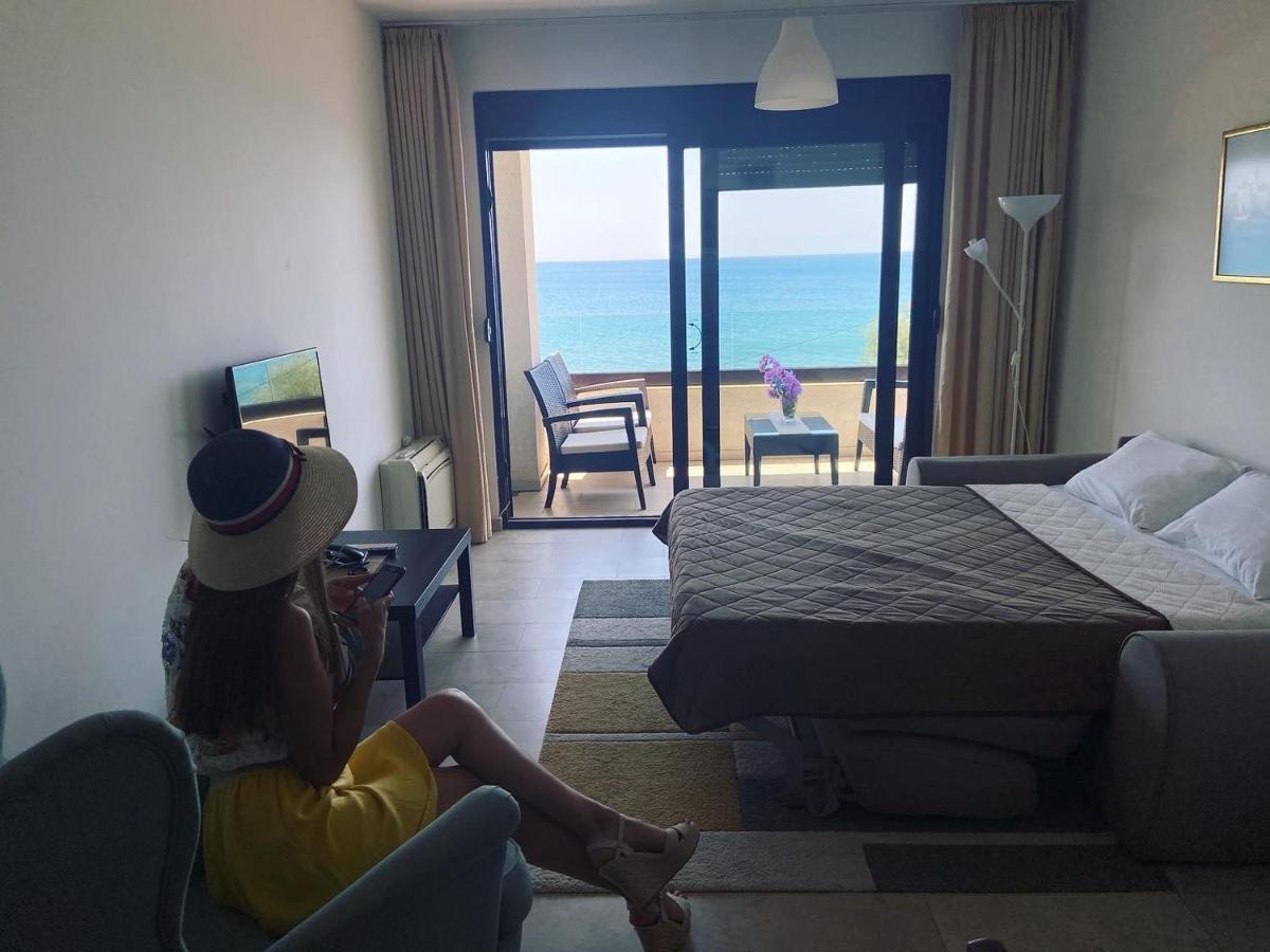 Apartments Kuce Lekovica Beach & Snack Bar- Bistro Esterno foto