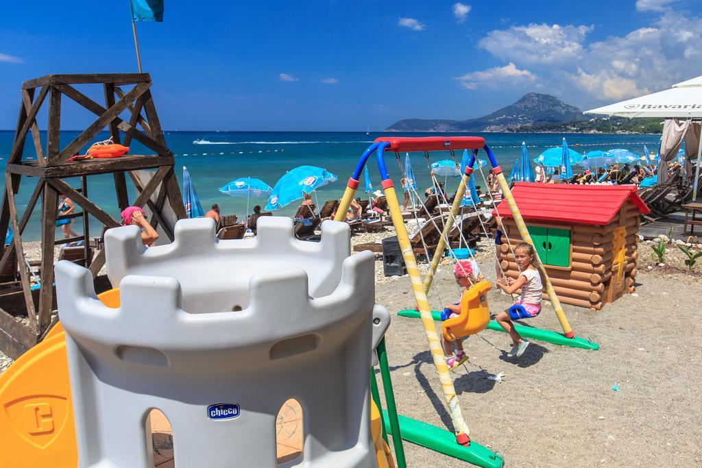 Apartments Kuce Lekovica Beach & Snack Bar- Bistro Esterno foto