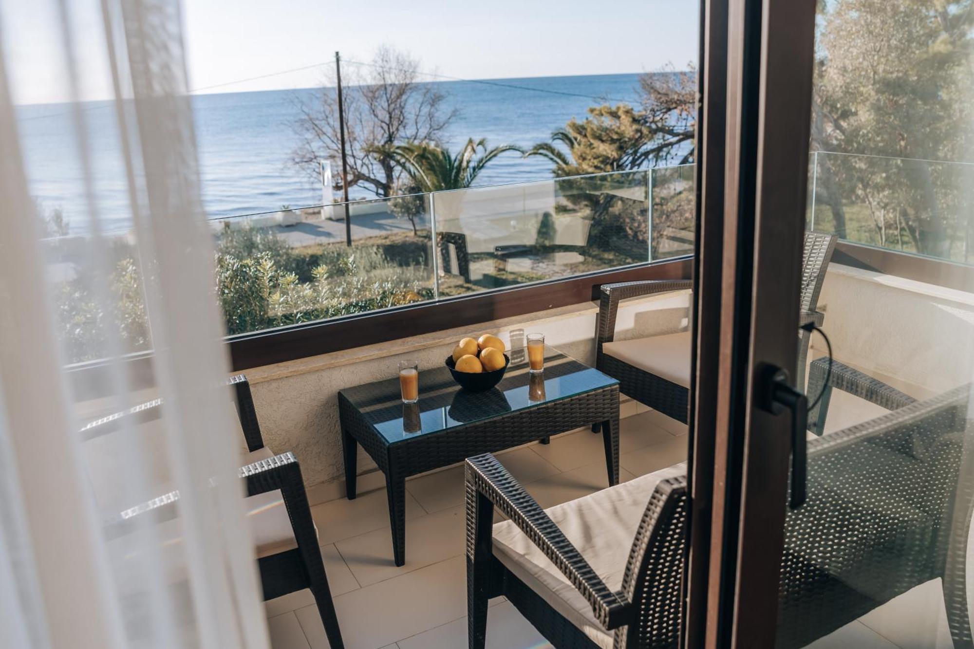 Apartments Kuce Lekovica Beach & Snack Bar- Bistro Esterno foto