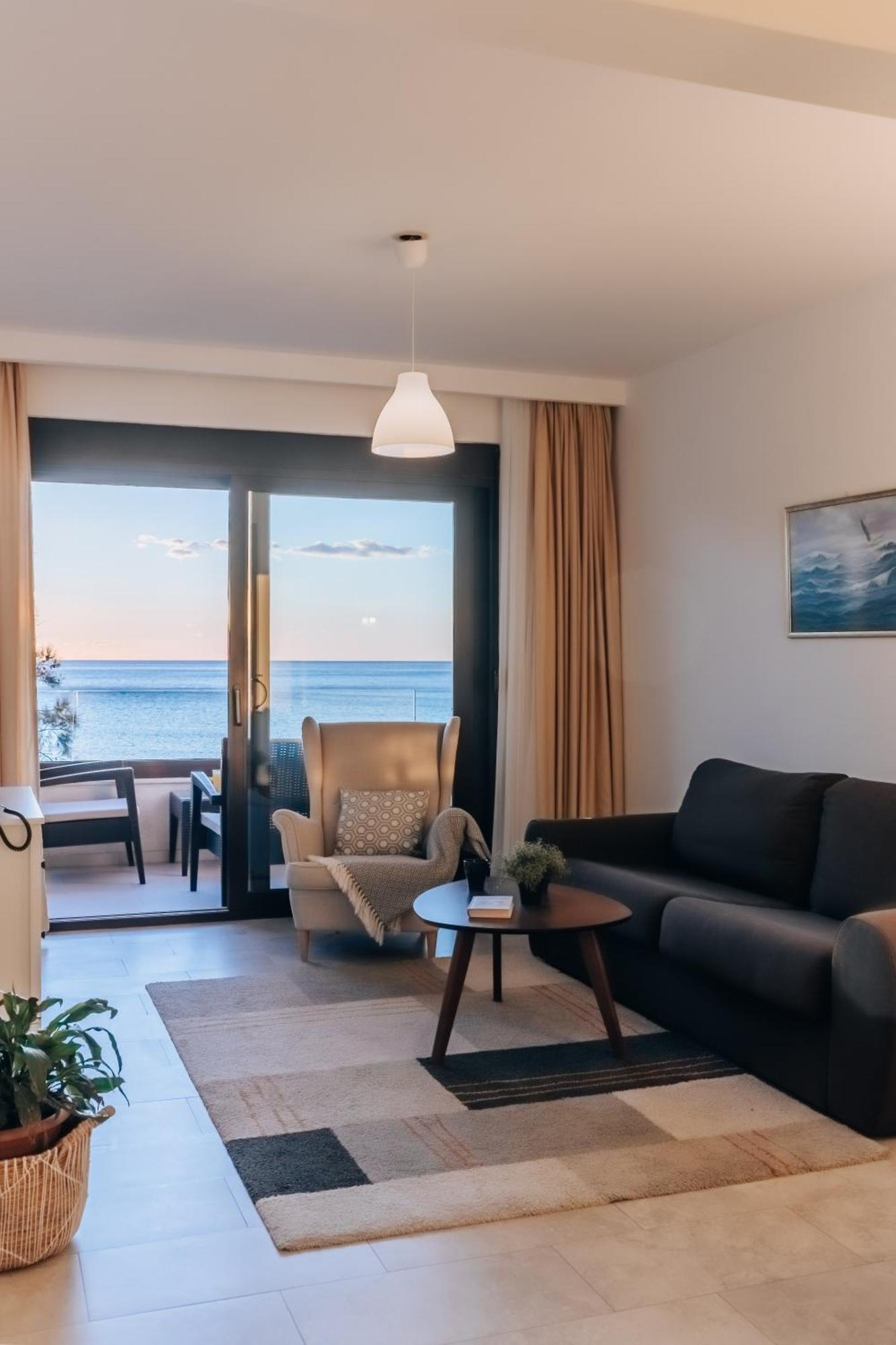 Apartments Kuce Lekovica Beach & Snack Bar- Bistro Esterno foto