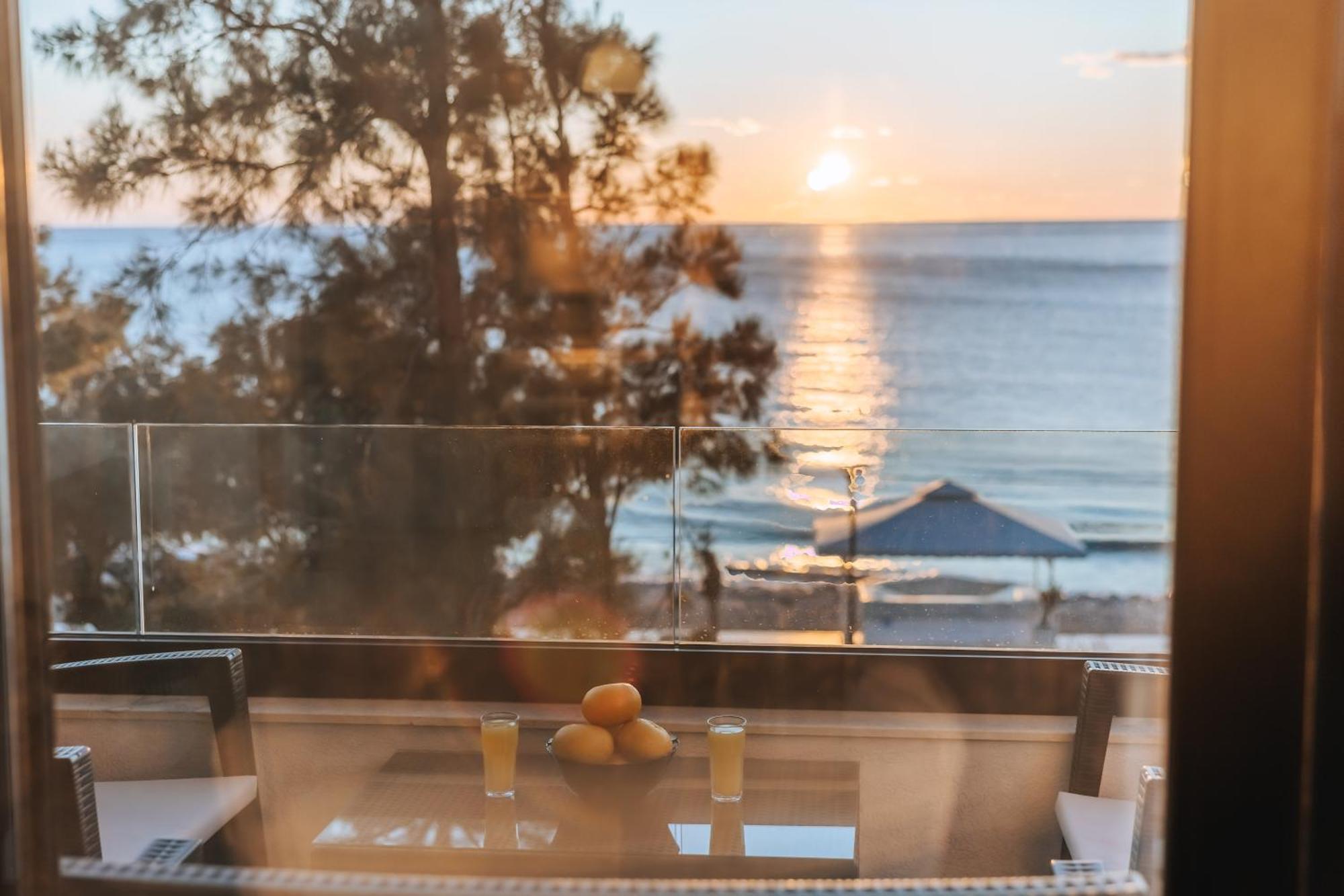 Apartments Kuce Lekovica Beach & Snack Bar- Bistro Esterno foto
