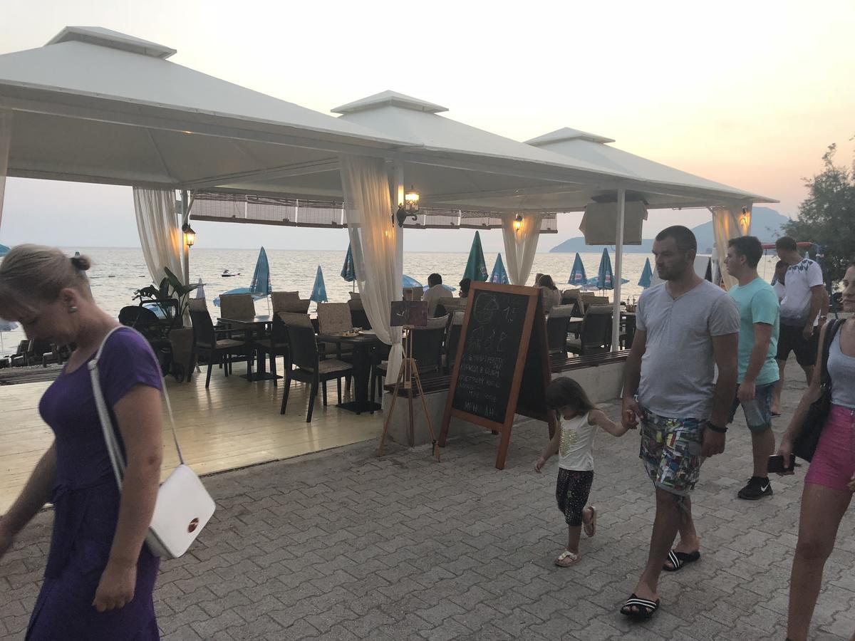 Apartments Kuce Lekovica Beach & Snack Bar- Bistro Esterno foto