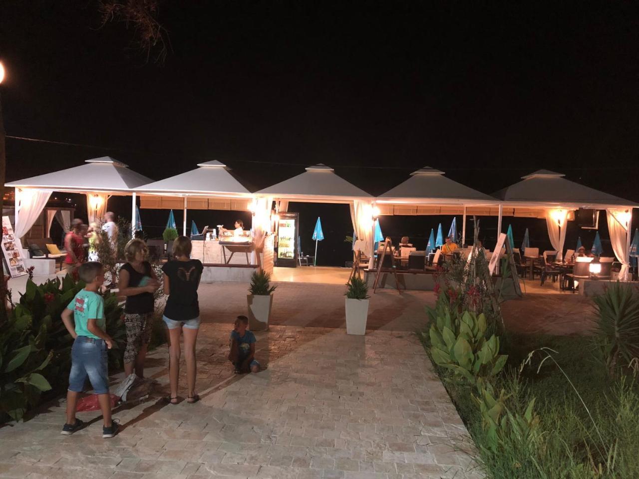Apartments Kuce Lekovica Beach & Snack Bar- Bistro Esterno foto