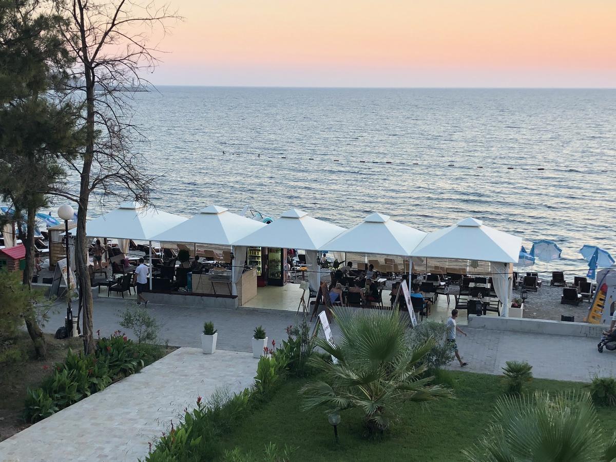 Apartments Kuce Lekovica Beach & Snack Bar- Bistro Esterno foto