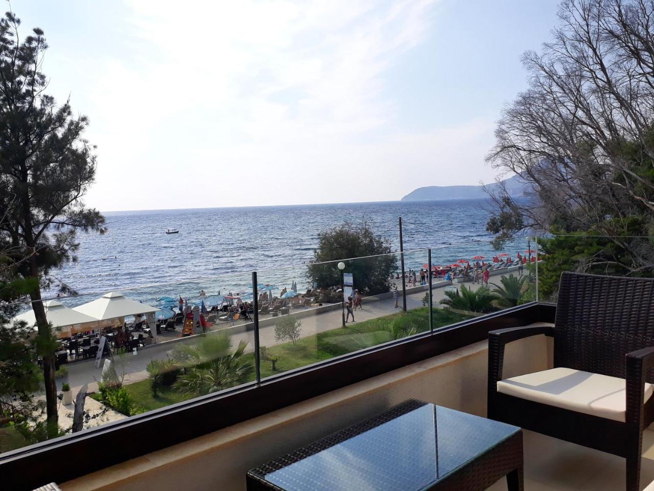 Apartments Kuce Lekovica Beach & Snack Bar- Bistro Esterno foto