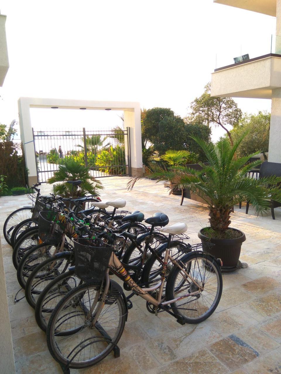 Apartments Kuce Lekovica Beach & Snack Bar- Bistro Esterno foto