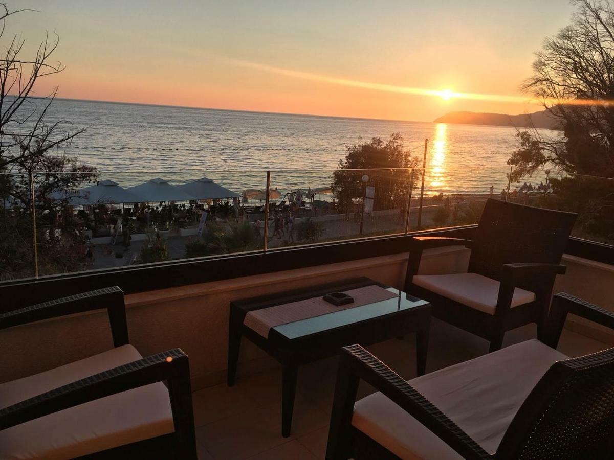 Apartments Kuce Lekovica Beach & Snack Bar- Bistro Esterno foto